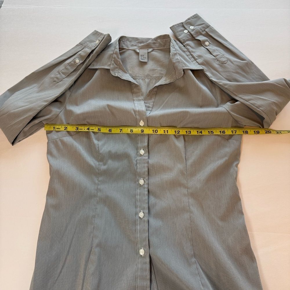 H&M Women's Grey Button Down Dress
Shirt Size 8 - Picture 3 of 8